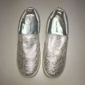 🎁 Ivanka Trump Bella Cutouts Twin Gore Sneakers